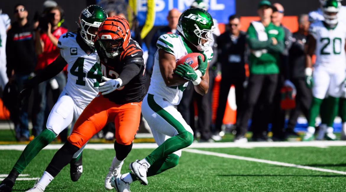 Jets vs Bengals game day action image